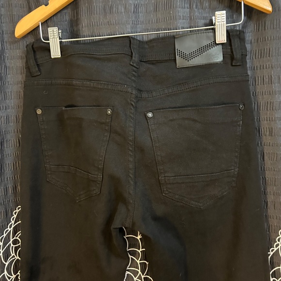Bleecker and Mercer Distressed Jeans - Picture 6 of 8